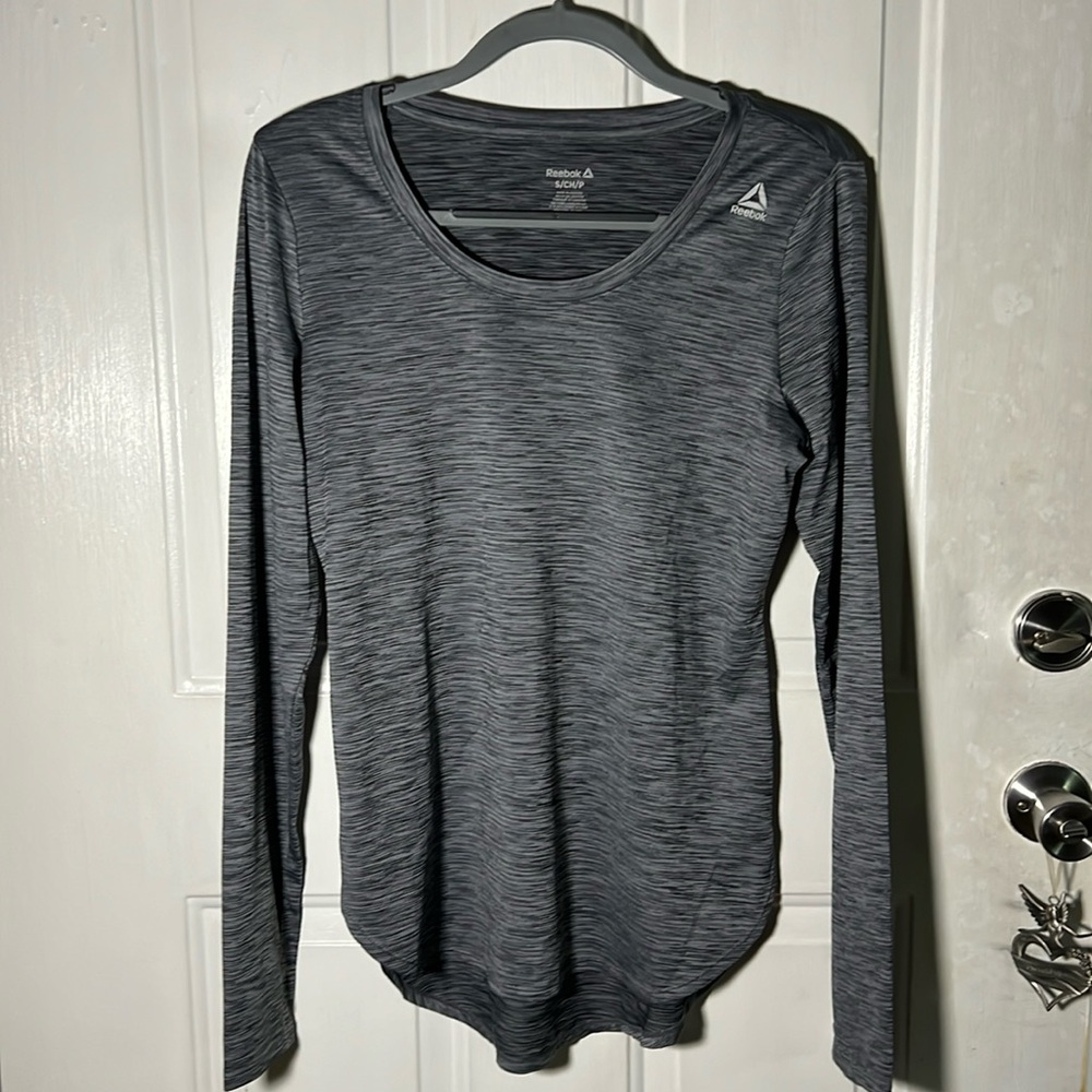 Reebok Athletic Long Sleeve Shirt with thumbholes size small